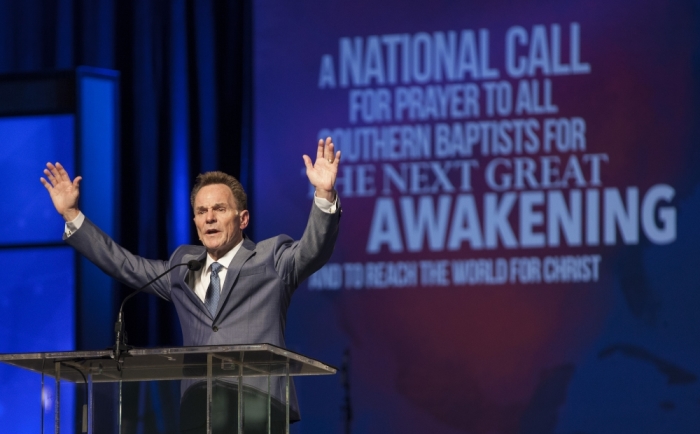 Ronnie Floyd, president of the Southern Baptist Convention, calls on thousands of messengers at the June 16, 2015, evening prayer session of the SBC annual meeting at the Greater Columbus Convention Center to pray for America and for Southern Baptists to model 'true unity that's only really found' in the Gospel.
