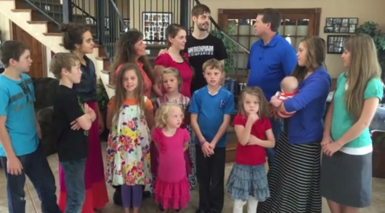 The Duggar family bids farewell to Jill and Derrick Dillard, who moved abroad on July 5, 2015, to work as missionaries.