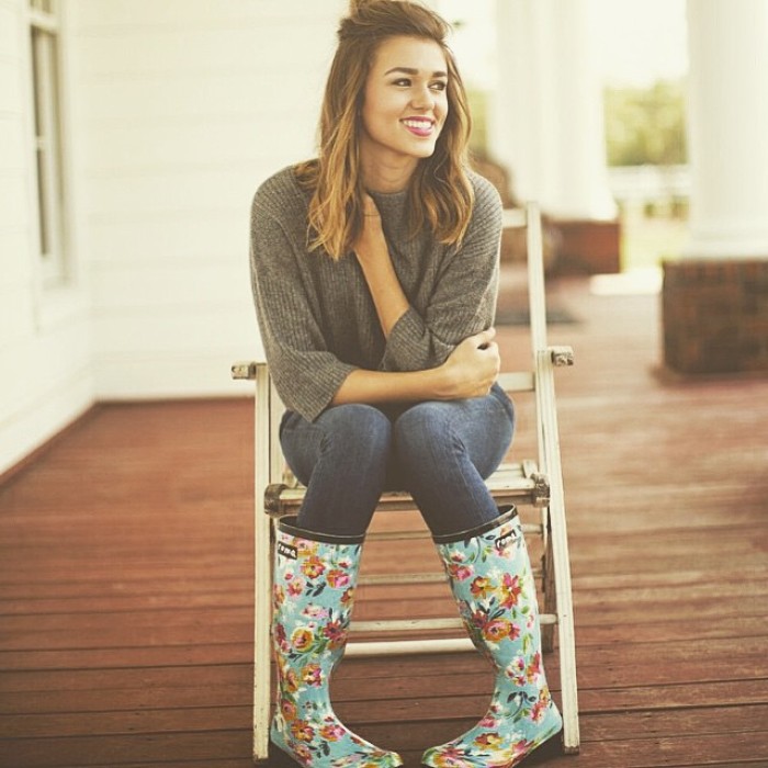 “Duck Dynasty” star Sadie Robertson is launching her very own rain boot line with rain boot company Roma, in a bid to help combat child poverty.
