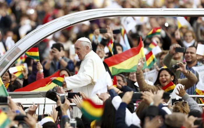 Pope Francis arrives in the Popemobile to celebrate Mass at the Cristo Redentor square in Santa Cruz, Bolivia, July 9, 2015.