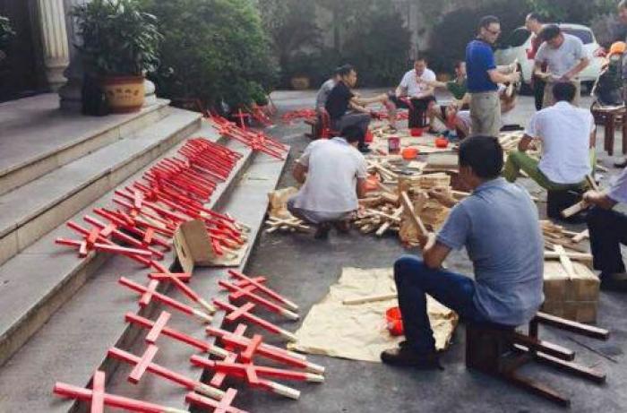 Chinese Catholics and Protestants from the Zhejiang province have united to make crosses and carry them everywhere in a July 2015 campaign.