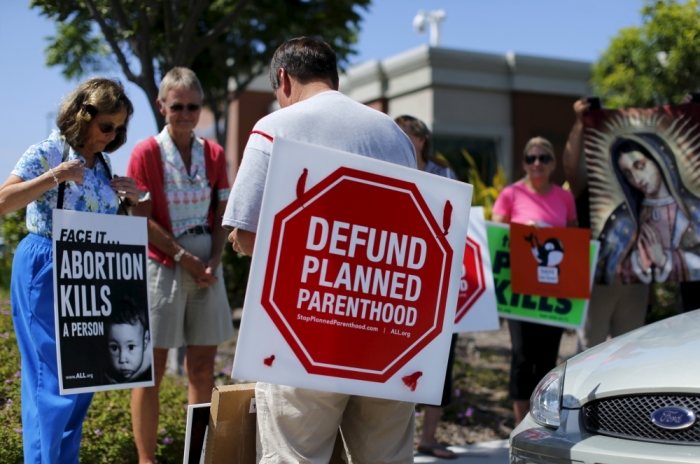 Protesters gather outside a Planned Parenthood clinic in Vista, California, August 3, 2015. Planned Parenthood will be the focus of a partisan showdown in the U.S. Senate on Monday, as abortion foes press forward a political offensive against the nation's largest abortion business over its role in selling babies' tissue and organs. Congressional Republicans are trying to cut off Planned Parenthood's half billion dollars in annual federal funding, reinvigorating America's debate about abortion as the 2016 presidential campaign heats up.