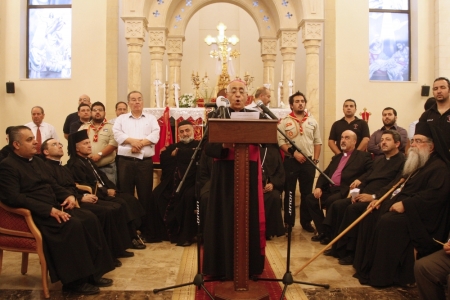 Jordanian Christian clerics hold a mass at the Syriac Orthodox Church in Amman, May 21, 2013. Hundreds of Christians gathered to demand the release of the two bishops of Aleppo, Yohanna Ibrahim (Syrian Orthodox) and Paul Yazigi (Greek Orthodox), a month after their abduction.