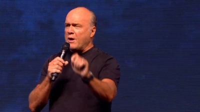 Pastor Greg Laurie delivering his second nightly message at the SoCal Harvest Crusade 2015.