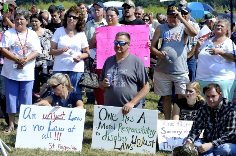 Supporters rally at the Carter County Detention Center for Rowan County clerk Kim Davis, who remains in jail for contempt of court in Grayson, Kentucky September 5, 2015. Around 200 supporters gathered outside a Kentucky jail on Saturday to support a county clerk held there for defying a federal judge's order to issue marriage licenses to same-sex couples.