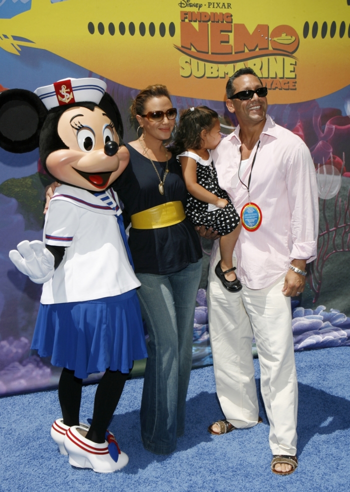 Actress Leah Remini, her daughter Sofia (2nd R) and her husband Angelo Pagan (R) pose with Minnie Mouse as they arrive for a preview of the new 'Finding Nemo Submarine Voyage' attraction at Disneyland in Anaheim, California, June 10, 2007.