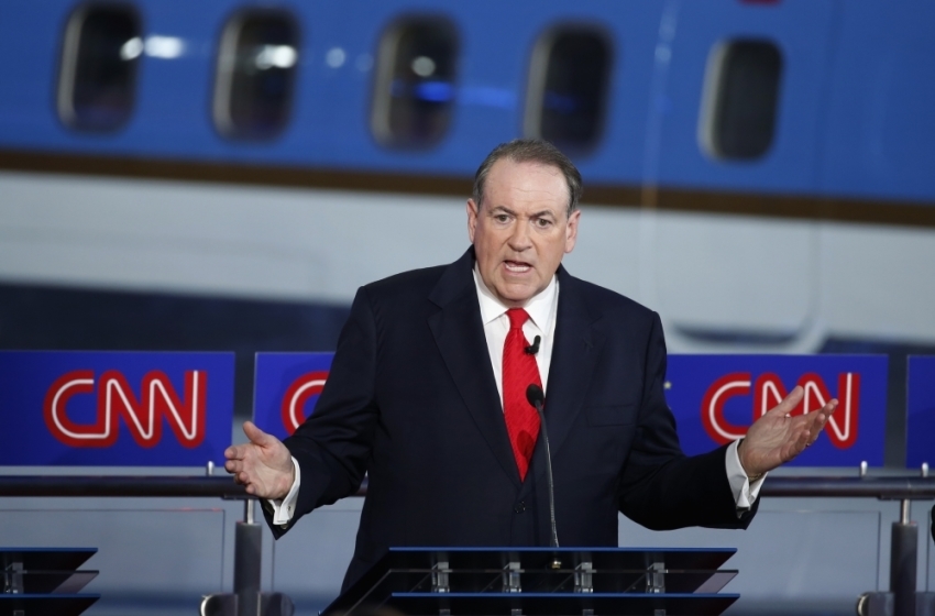 Mike Huckabee speaks.