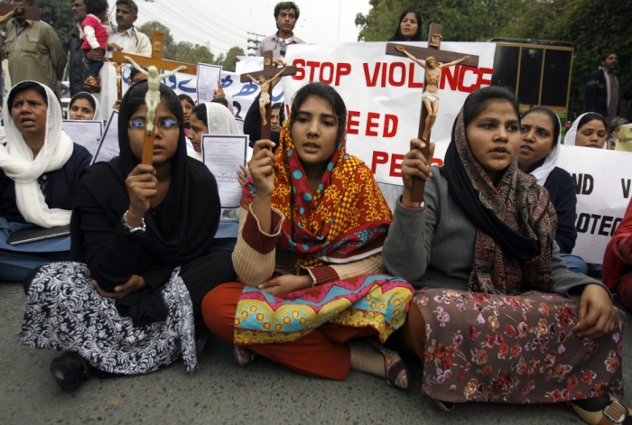 Women from the Christian community attend a protest after twin blast attacks on two churches in Lahore March 15, 2015. Bombs outside two churches in the Pakistani city of Lahore killed 10 people and wounded more than 55 during Sunday services, rescue workers said, and witnesses said quick action by a security guard prevented many more deaths. A Pakistani Taliban splinter group claimed responsibility.