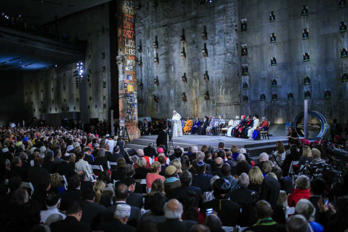 Pope Francis speaks (C) speaks to attendees during a ceremony inside of the 9/11 Memorial and Museum in New York City, September 21, 2015.