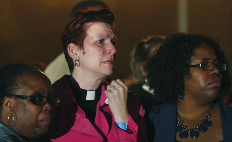 (L to R) Dorinda Tatum, Rev. Michelle Ledder and Minister Cassandra Henderson react after hearing the news of the execution of Kelly Gissendaner at the Georgia Diagnostic and Classification Prison in Jackson, Georgia early September 30, 2015. Georgia executed the only woman on the state's death row early on Wednesday, marking the first time in 70 years the state has carried out a death sentence on a woman, a television station reported. Gissendaner, 47, died by injection at 12:21 a.m. EDT at a prison in Jackson, Georgia, the Atlanta television station WSB-TV reported on its website.