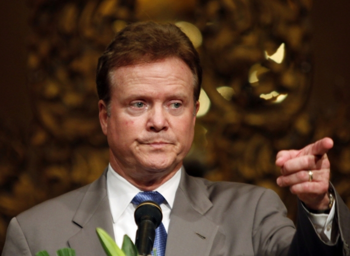 U.S. Senator Jim Webb gestures during a news conference at a hotel in Bangkok, Thailand, June 3, 2010. Webb abruptly cancelled a planned visit to military-ruled Myanmar on Thursday because of concern about the country's alleged nuclear cooperation with North Korea.