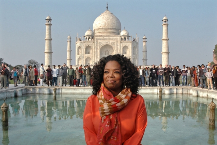 Entertainment maven Oprah Winfrey poses for pictures in front of the historic Taj Mahal during her visit to the northern Indian city of Agra, January 19, 2012.