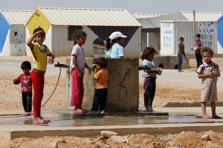 Syrian refugee children drink water at Azraq refugee camp near Al Azraq city, Jordan, August 19, 2015. Azraq is the second largest Syrian refugee camp in Jordan with over 21,000 refugees. according to the United Nations office in Amman.