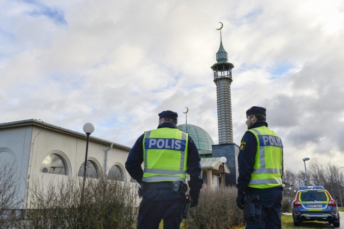 Policemen stand outside a mosque in Uppsala, Sweden, January 2, 2015 as police tighten security around some of the country's main mosques. A Molotov cocktail was thrown at the mosque early Thursday. No one was hurt and the fire burnt itself out, local media reported.