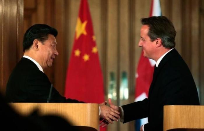 China's President Xi Jinping and Britain's Prime Minister David Cameron shake hands at the end of a joint press conference in 10 Downing Street, in central London, Britain, October 21, 2015.