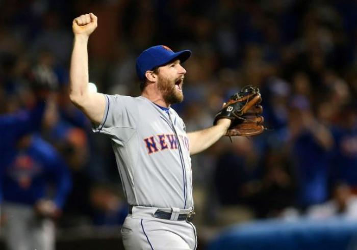 New York Mets second baseman Daniel Murphy (28) celebrates a 8-3 victory against the Chicago Cubs in game four of the NLCS at Wrigley Field on October 20, 2015.