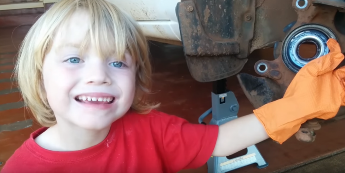 Phoenix shows the Internet how to change a tire.