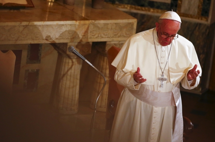 Pope Francis prays during his visit to the Lutheran church in Rome, November 15, 2015.