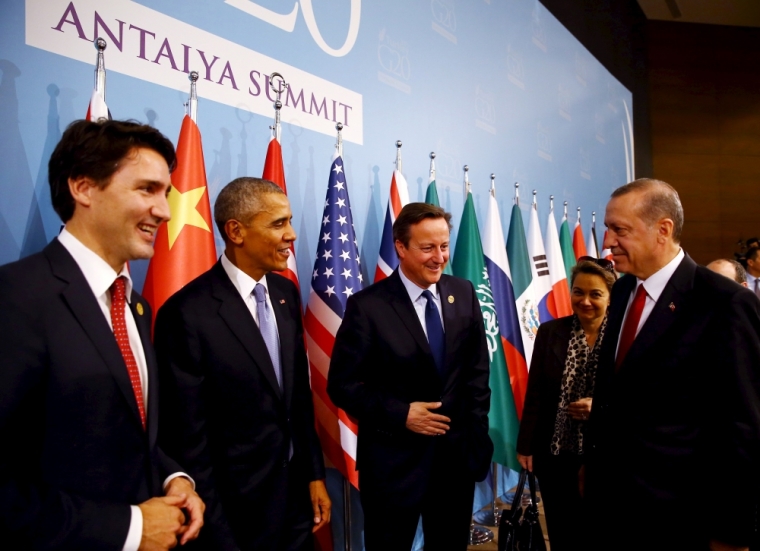 Turkey's President Tayyip Erdogan (R) chats with Canada's Prime Minister Justin Trudeau (L), U.S. President Barack Obama (2nd L) and British Prime Minister David Cameron (3rd L) before a working dinner at the Group of 20 (G20) summit in the Mediterranean resort city of Antalya, Turkey, November 15, 2015.