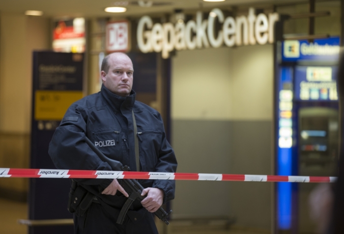 Police cordon off the luggage center at the railway station following a bomb alert, which turned out to be a hoax, in Hanover, Germany November 18, 2015.