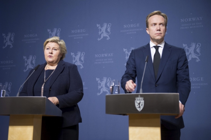 Norway's Prime Minister Erna Solberg (L) and Foreign Minister Borge Brende attend a news conference in Oslo, November 18, 2015. A Norwegian man held in Syria by Islamic State has most likely been killed by his hostage takers, Solberg told a news conference on Wednesday, following reports by an online IS publication of his execution. The man was identified as Ole Johan Grimsgaard-Ofstad, who was believed to have been held captive since January. Islamic State said in its Dabiq magazine that the Norwegian and a Chinese man had both been executed.