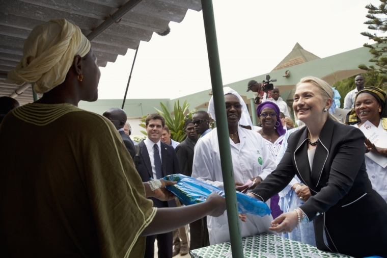 U.S. Secretary of State Hillary Clinton (R) gives a mosquito net for malaria prevention to a local woman during a tour of the Philippe Senghor Health Center in Dakar, August 1, 2012. Clinton arrived in Senegal on Tuesday, beginning a trip that will take her both to Africa's newest nation South Sudan and on a private visit to the continent's elder statesman, 94-year-old anti-apartheid leader Nelson Mandela.