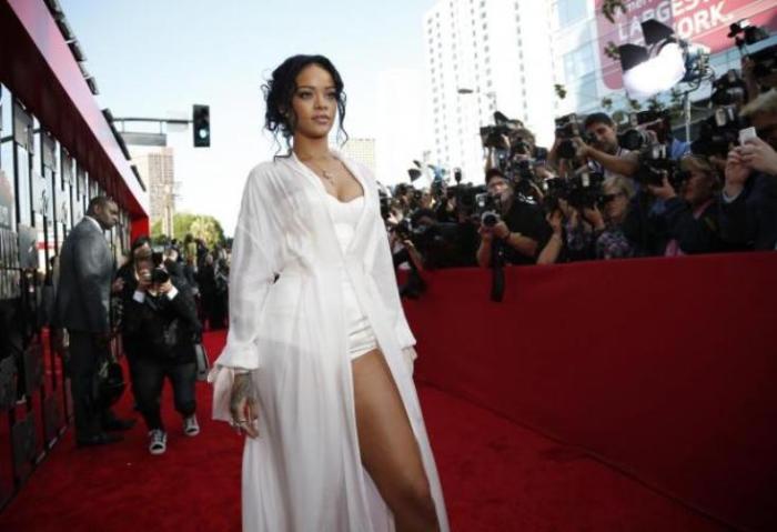 Singer Rihanna arrives at the 2014 MTV Movie Awards in Los Angeles, California April 13, 2014.