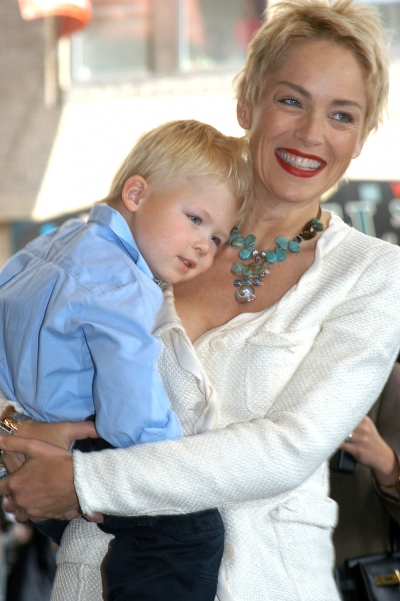 Sharon Stone has three adopted sons, Roan Joseph Bronstein, Laird Vonne Stone and Quinn Kelly Stone.