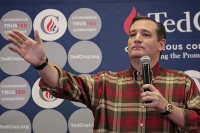 U.S. Republican presidential candidate Ted Cruz speaks at a 2nd Amendment Coalition announcement at CrossRoads Shooting Sports in Johnston, Iowa, December 4, 2015.