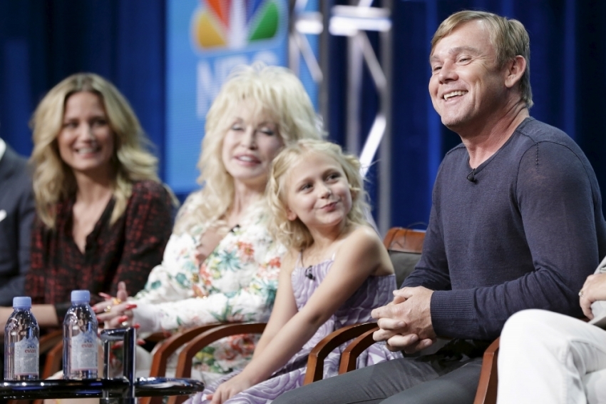 (L to R) Cast member Jennifer Nettles, executive producer Dolly Parton, and cast members Alyvia Lind, andparticipate in the NBCUniversal 