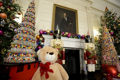 A portrait of the 16th U.S. President Abraham Lincoln flanks a pair of Christmas trees, toys, Nutcracker dolls and trimmings, in the State Dining Room of the White House, a preview of holiday decorations being assembled for the season, in Washington, December 2, 2015.