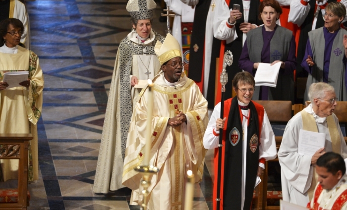 The Reverend Michael Bruce Curry (C) walks the aisle as he arrives for his Installation ceremony at the Washington National Cathedral, in Washington, November 1, 2015. Curry becomes the first African-American Episcopal presiding bishop, after previously serving as Bishop of North Carolina.