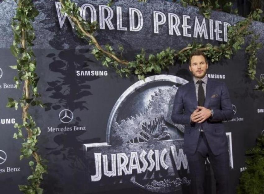 Cast member Chris Pratt poses at the premiere of "Jurassic World" in Hollywood, California, June 9, 2015.