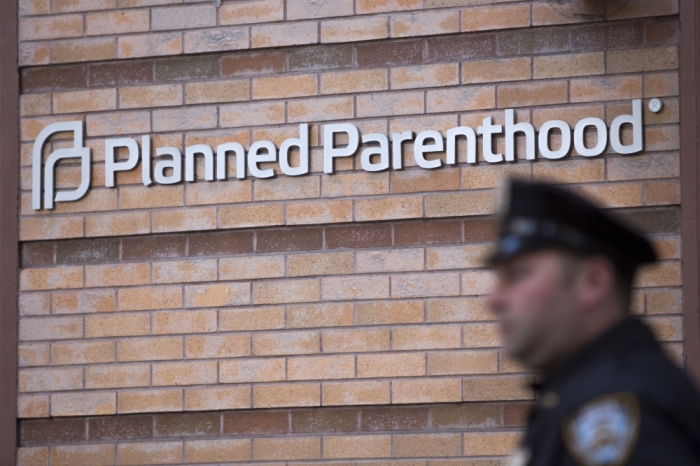 A member of the New York Police Department stands outside a Planned Parenthood clinic in the Manhattan borough of New York, November 28, 2015.