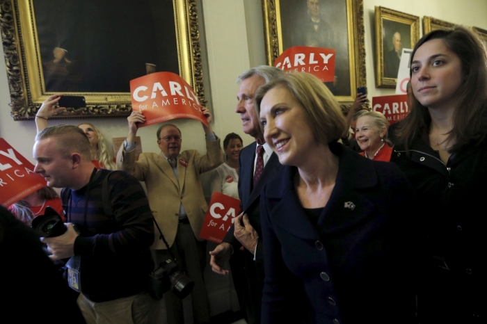 Supporters line the hallway in the New Hampshire State House as U.S. Republican presidential candidate Carly Fiorina leaves after signing her declaration of candidacy to appear on the New Hampshire primary ballot in Concord, New Hampshire, November 5, 2015.