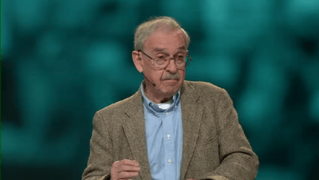 Ron Sider, professor emeritus at Palmer Theological Seminary in Pennsylvania and founder of Evangelicals for Social Action, speaks at the Evangelicals for Life conference in Washington, D.C., on January 21, 2016.