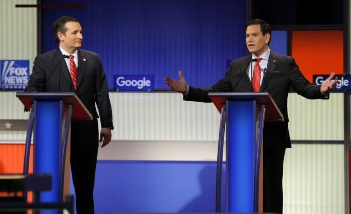Republican U.S. presidential candidate Ted Cruz (L) and rival candidate Senator Marco Rubio discuss a point at the debate held by Fox News for the top 2016 U.S. Republican presidential candidates in Des Moines, Iowa January 28, 2016.