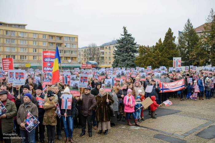 Thousands of protesters gather in Baia Mare, Romania to support Ruth and Marius Bodnariu, whose five children were seized by the Norwegian government in November, on Jan. 30, 2016.