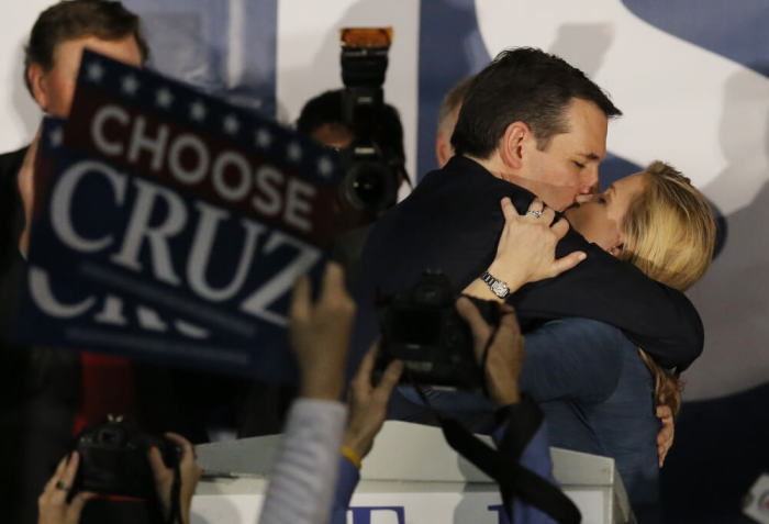 U.S. Republican presidential candidate Ted Cruz kisses his wife Heidi Cruz after winning at his Iowa caucus night rally in Des Moines, Iowa, February 1, 2016.