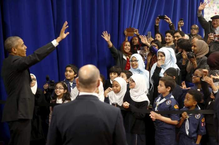 U.S. President Barack Obama waves farewell to students after his remarks at the Islamic Society of Baltimore mosque in Catonsville, Maryland February 3, 2016.