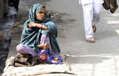 A woman suffering from leprosy waits for alms on a roadside on the occasion of anti-leprosy day in Siliguri January 30, 2009.