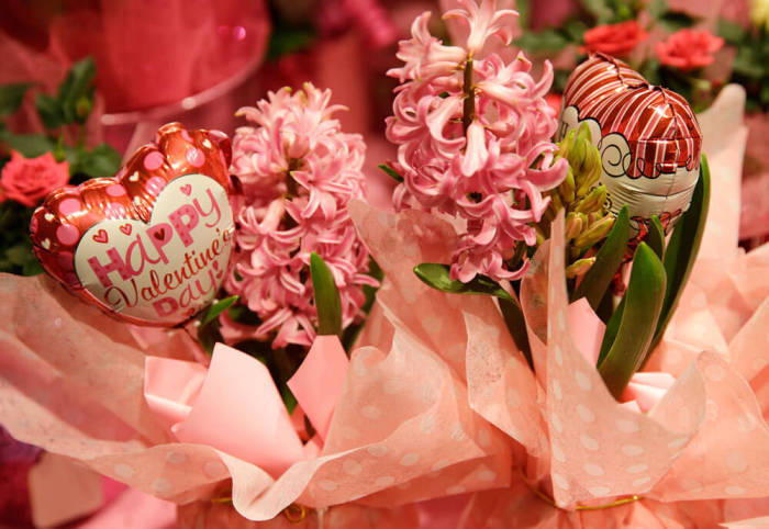 A Valentine's Day floral arrangement is seen at the Safeway store in Wheaton, Maryland February 13, 2015.