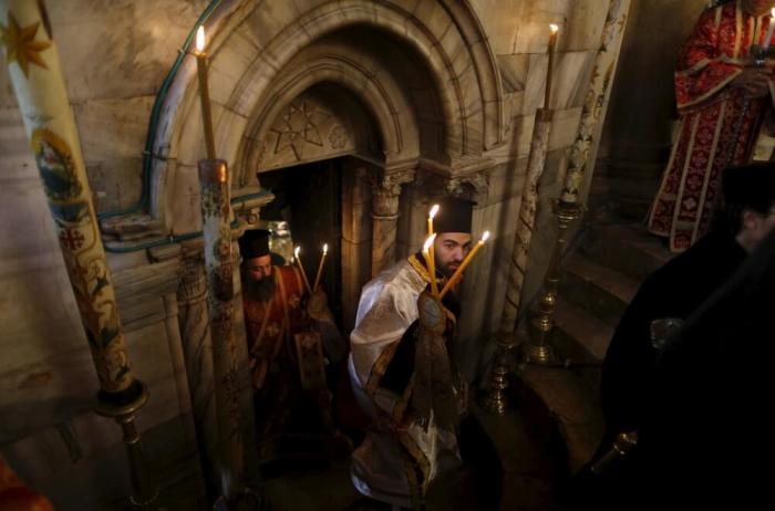 Worshipers attend a Christmas service according to the Eastern Orthodox calendar, in the Church of Nativity in the West Bank city of Bethlehem, January 6, 2016.