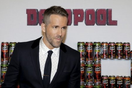 Actor Ryan Reynolds arrives for the premiere of "Deadpool" in New York, February 8, 2016.