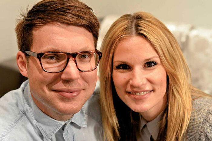 Judah Smith (L) and his wife, Chelsea (R).