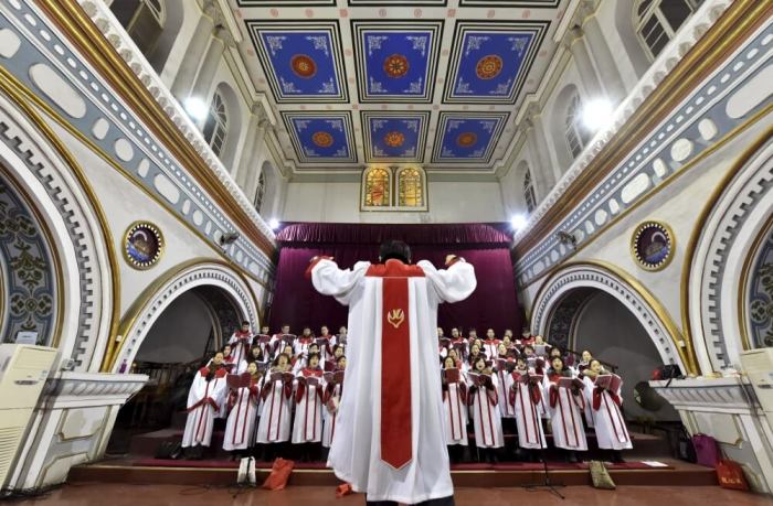 Catholics sing on Christmas eve at a church in Taiyuan, Shanxi province, China, December 24, 2015.
