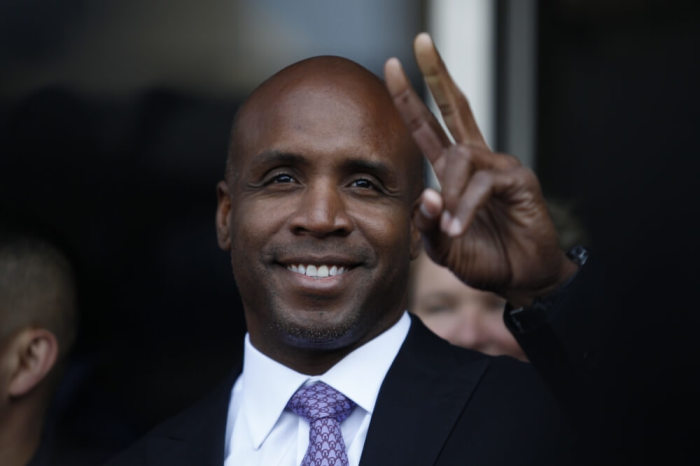 Former San Francisco Giants baseball player Barry Bonds gestures to the media outside the Phillip Burton Federal Building after the former home run king was found guilty on one count of obstruction of justice and mistrial on three counts of perjury in San Francisco, California April 13, 2011.