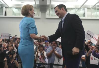 Republican U.S. presidential candidate Ted Cruz shakes hands with former Republican presidential candidate Carly Fiorina after she endorsed Cruz at a campaign rally in Miami, Florida March 9, 2016.