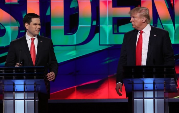 Republican U.S. presidential candidate Marco Rubio (L) grimaces at rival Donald Trump during the Republican U.S. presidential candidates debate sponsored by CNN at the University of Miami in Miami, Florida March 10, 2016.