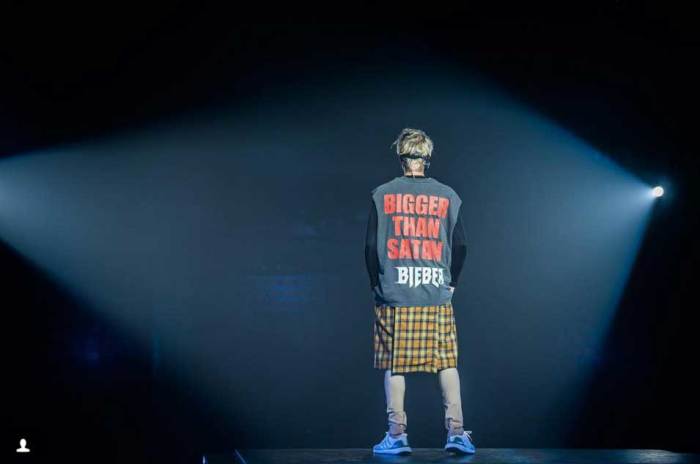 Justin Bieber tapped clothing designer Jerry Lorenzo of Fear Of God to create his outfits for his Purpose Tour 2016. One shirt has the phrase 'Bigger Than Satan' on the back and the face of rock singer and satanist Marilyn Manson on the front.